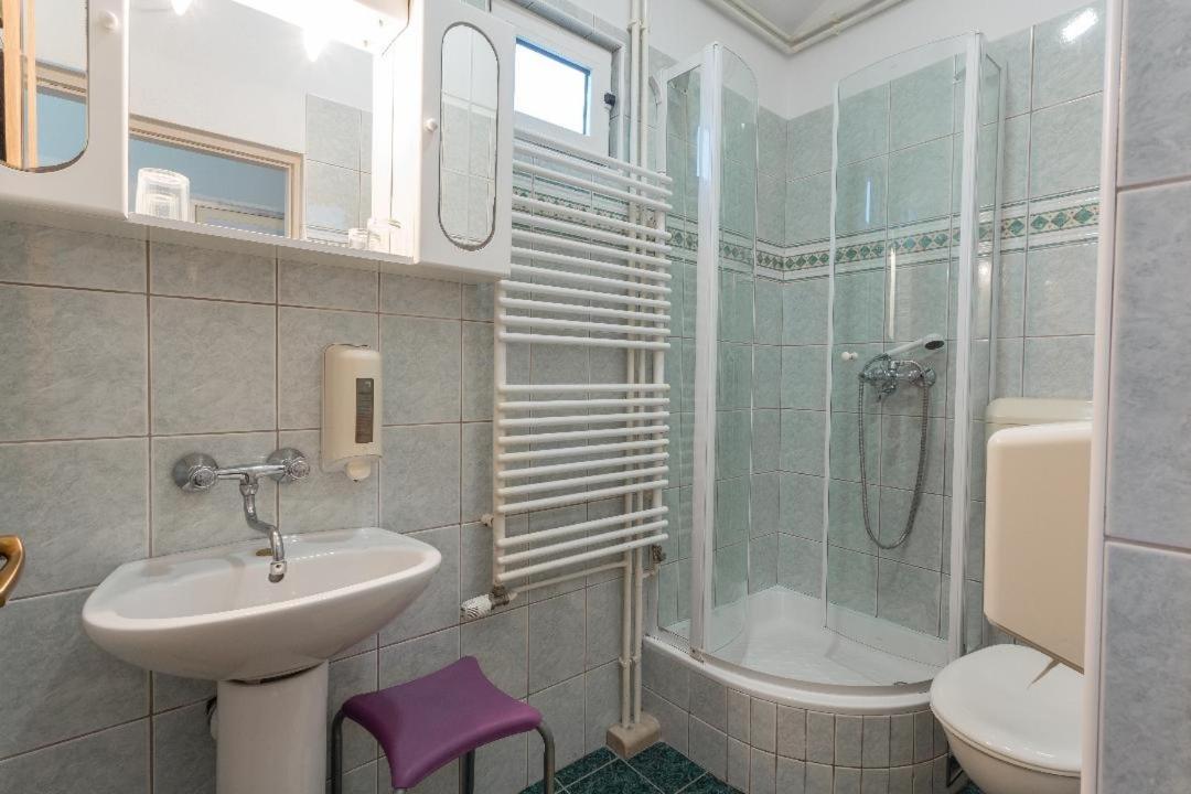Apartments By The Sea Hvar - 10430 Хвар Екстериор снимка