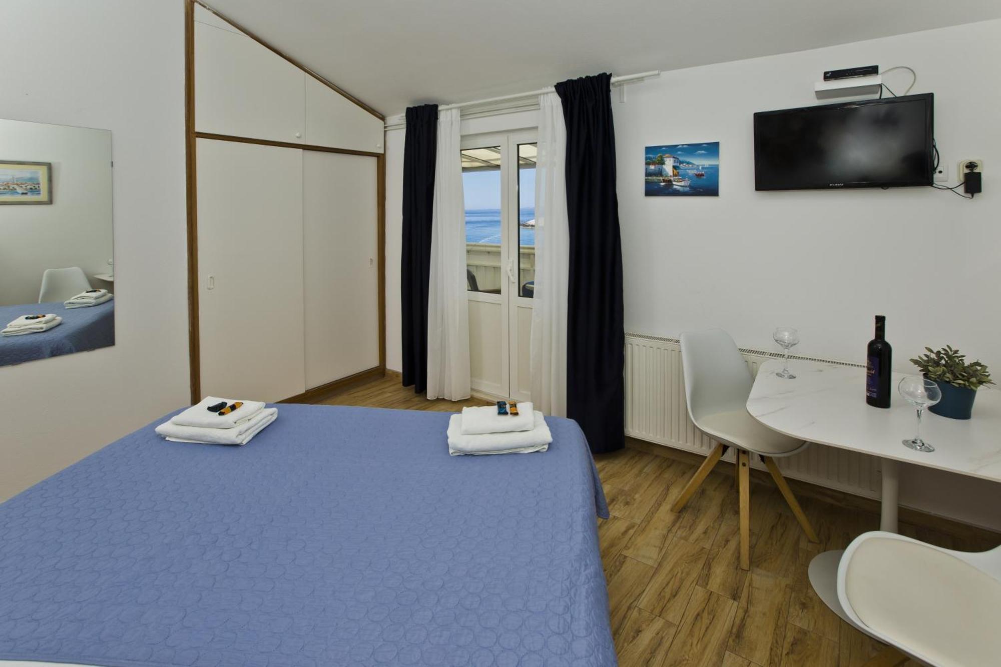 Apartments By The Sea Hvar - 10430 Хвар Стая снимка
